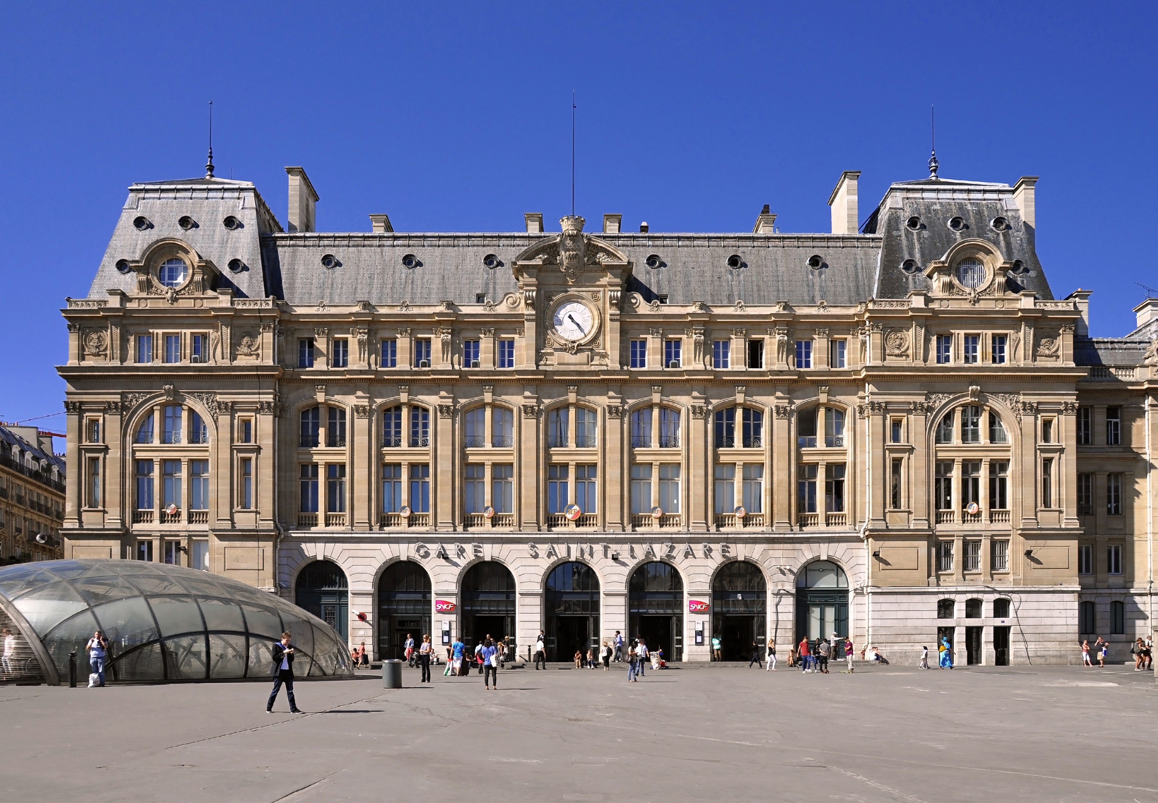 Gare Saint-Lazare near Short Stay Paris apartments in the 9th arrondissement